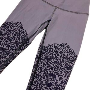 Lululemon Wunder Under Hi-Rise Engineered
Print Nulux Ooh-La-Lace Leggings. Sz 4
